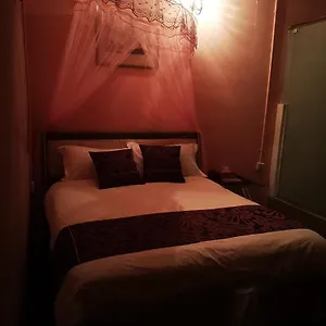 2* Pensión Vintage House