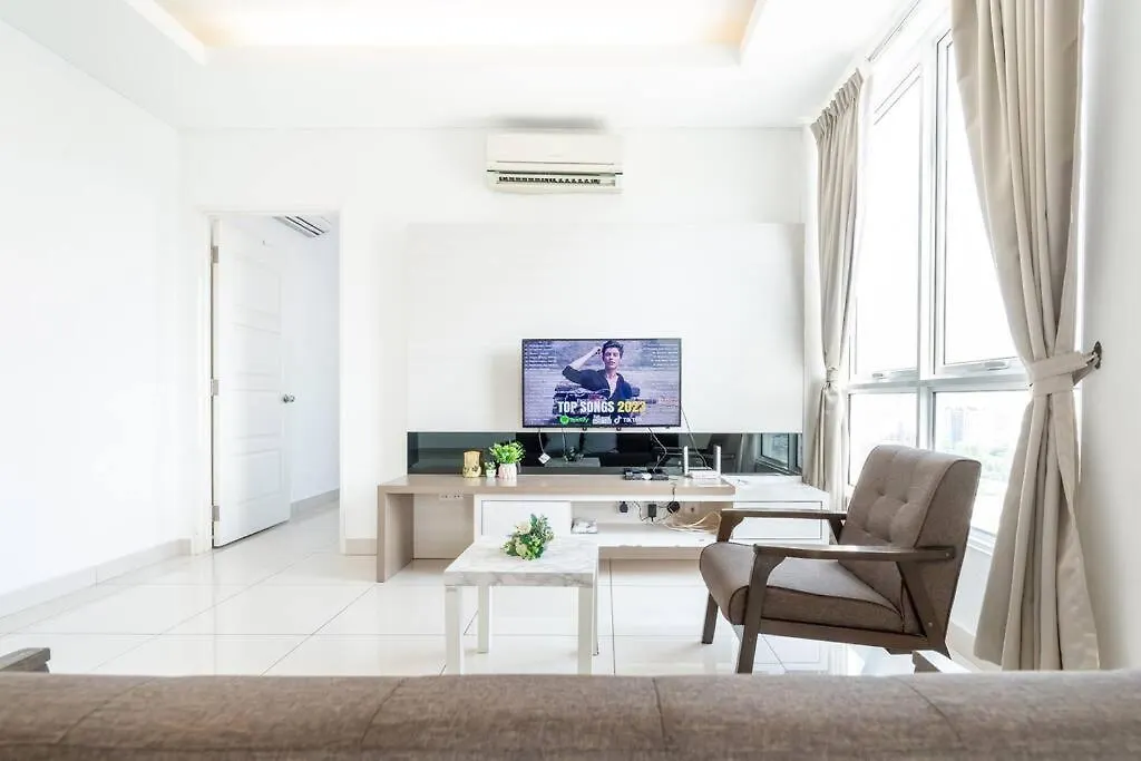 Mansion One New Bedrooms 4-6Pax George Town
