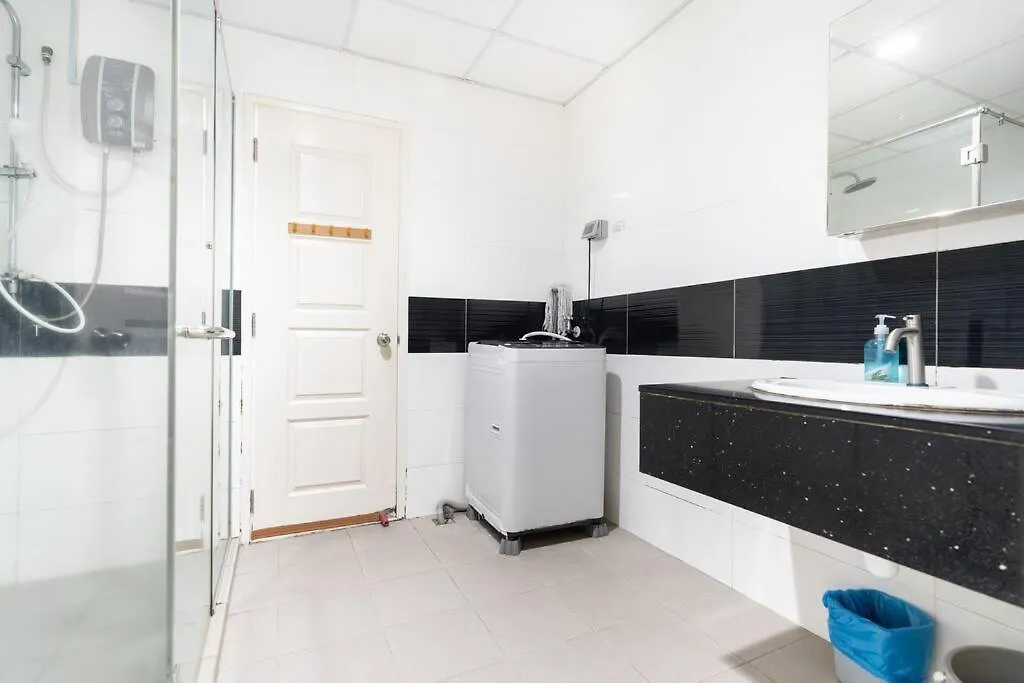 Mansion One New Bedrooms 4-6Pax George Town