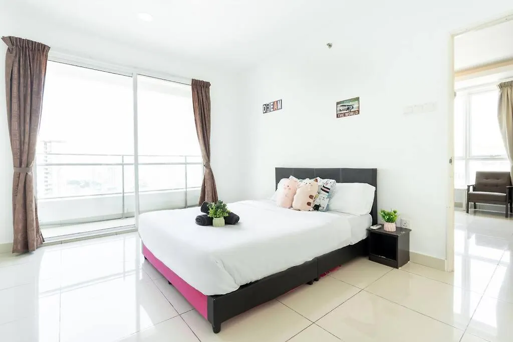 Mansion One New Bedrooms 4-6Pax George Town Apartman
