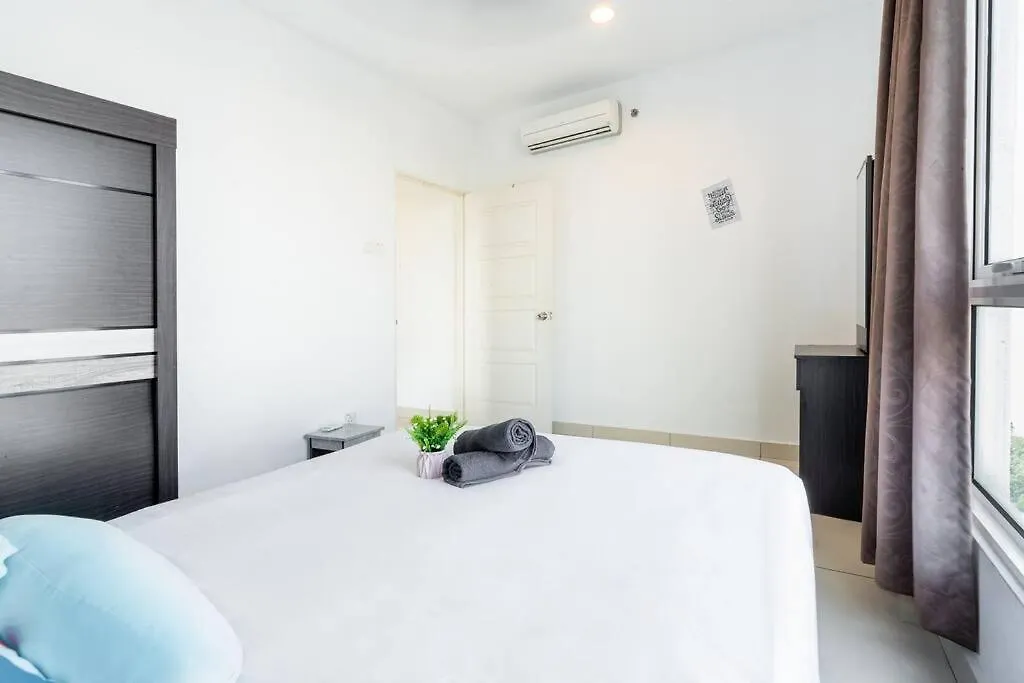 Apartment Mansion One New Bedrooms 4-6Pax George Town